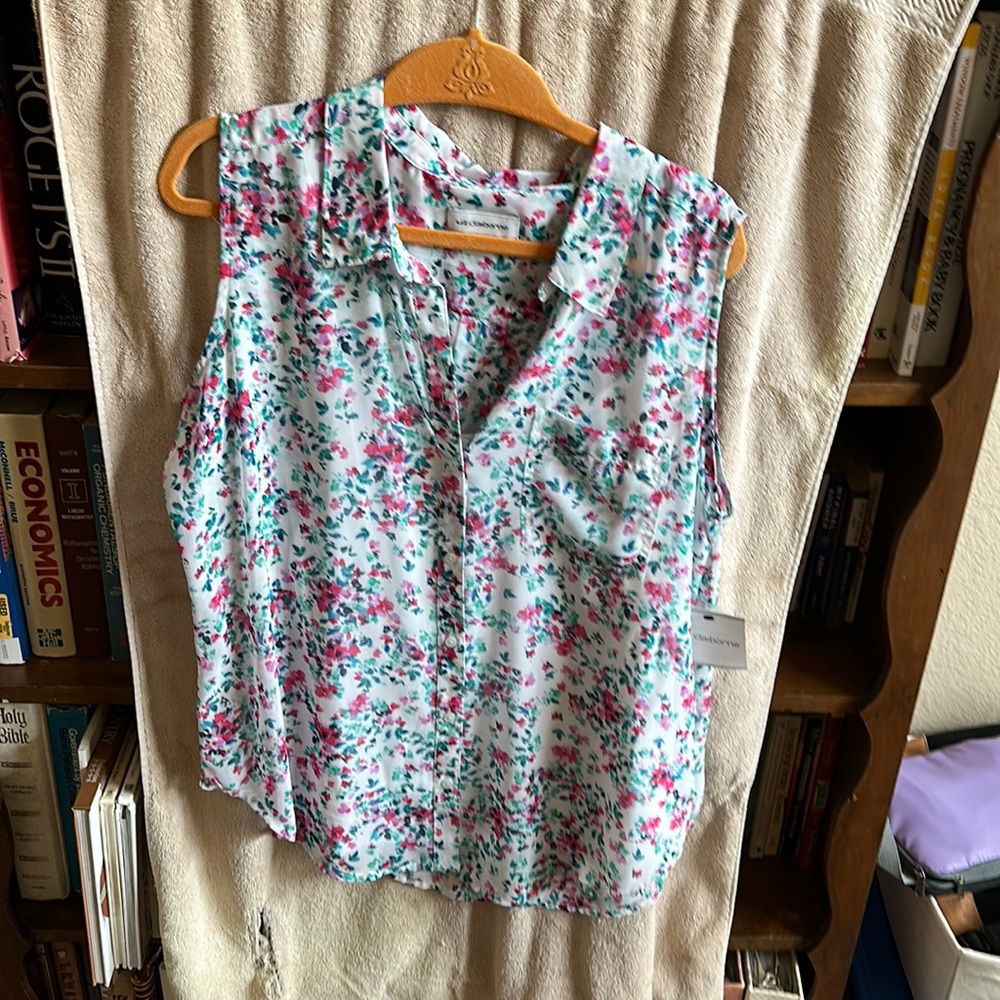 NWT sleeveless blouse with cami